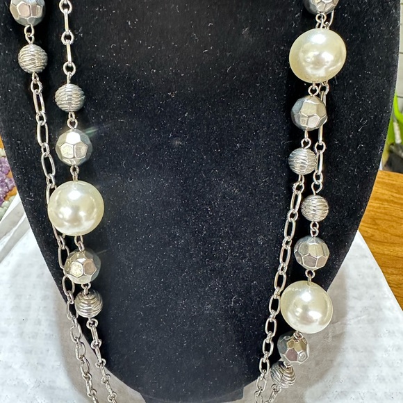 Pearl leather & silver tone set